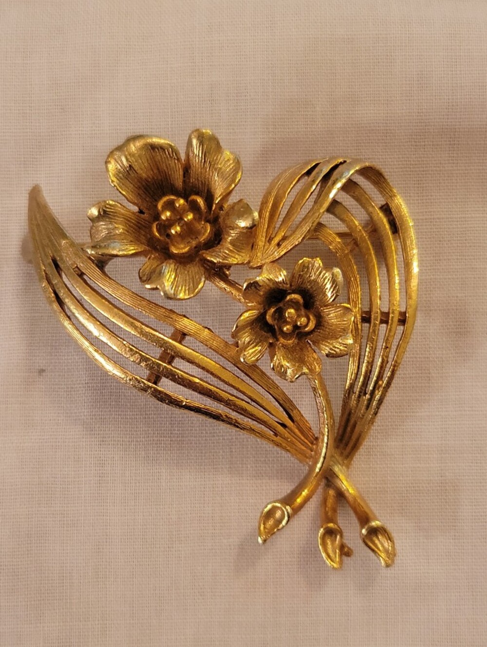 Vintage Lisner Gold Toned Flower Brooch